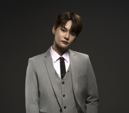 가수 박서진. 장구의신 엔터테인먼트