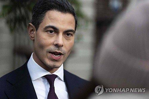 네덜란드의 역대 최연소·첫 공개 성소수자 총리인 롭 예턴(38)