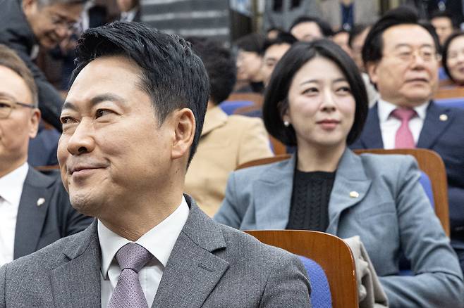 장동혁 국민의힘 대표가 23일 서울 여의도 국회에서 열린 의원총회에 참석해 있다./뉴스1