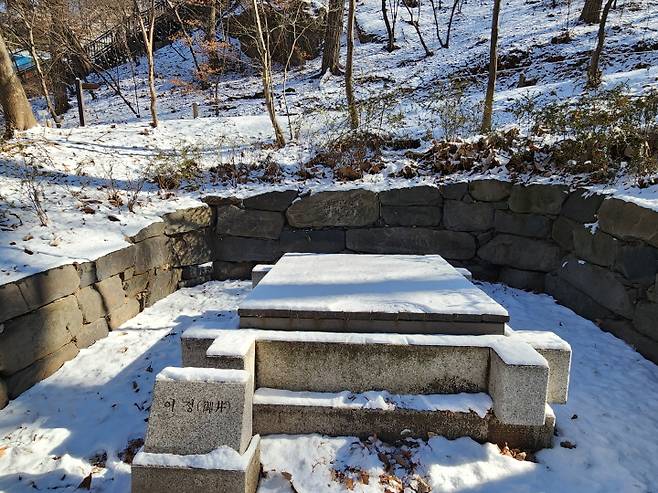 고종이 머물렀던 곳을 상징하는 어정도 보존돼&nbsp;있다. 이곳이 역사적 공간임을 알 수 있다.