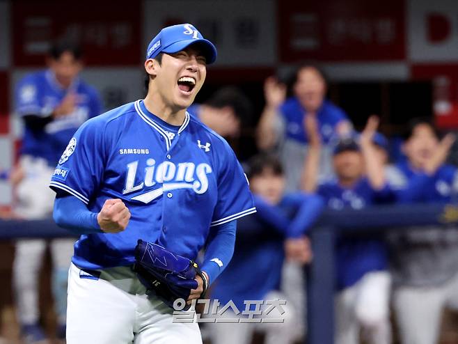 2025 KB0리그 프로야구 키움히어로즈와 삼성라이온즈의 경기가 20일 오후 서울 고척스카이돔에서 열렸다. 7회말 1사 만루 원태인이 카디네스를 병살로 처리한 후 포효하고 있다. 고척=김민규 기자 mgkim1@edaily.co.kr /2025.05.20/