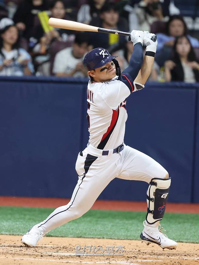 2024 세계야구소프트볼연맹(WBSC) 프리미어12에 참가하는 한국 야구대표팀이 1일 오후 고척스카이돔에서 쿠바를 상대로 평가전을 펼쳤다. 대표팀 김도영이 3회 힘차게 타격하고있다. 고척=정시종 기자 capa@edaily.co.kr /2024.11.01.