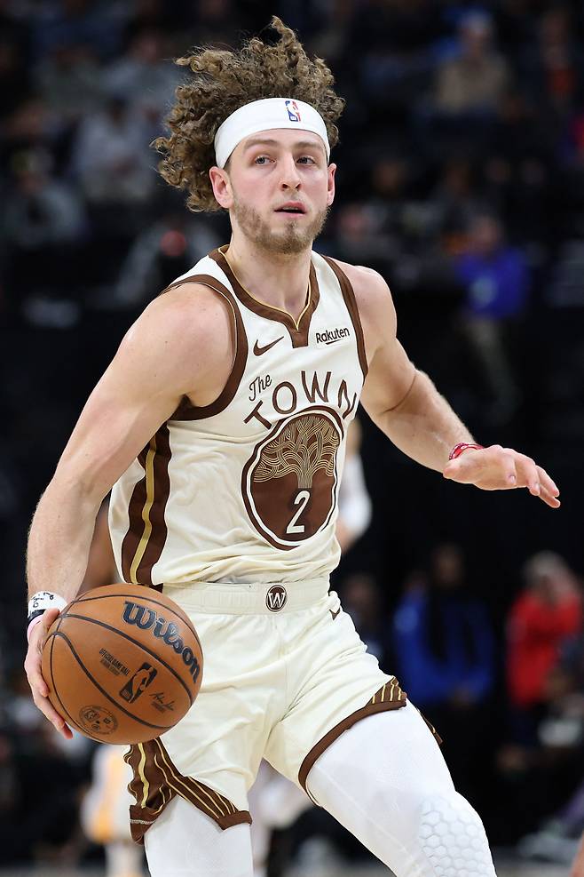 <yonhap photo-4934="">23일(한국시간) 덴버 너기츠전에서 맹활약하며 팀 승리를 이끈 브랜든 포지엠스키. [AFP=연합뉴스]</yonhap>