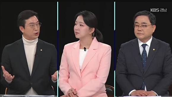 강민국 국민의힘 국회의원(왼쪽)과 허성무 더불어민주당 국회의원이 지난 20일 KBS창원 '토로경남'에 출연해 토론하고 있다. [사진=KBS창원 유튜브 화면캡처]