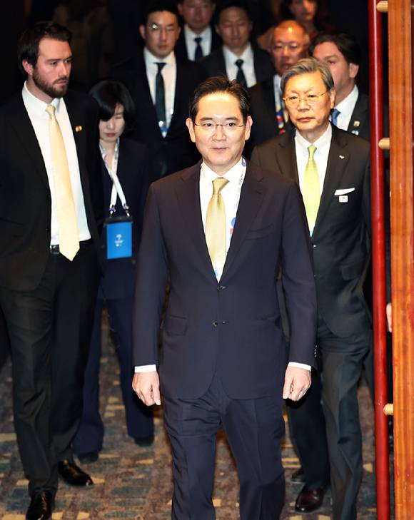 이재용 삼성전자 회장이 23일 서울 중구 롯데호텔에서 열린 한국-브라질 비즈니스 포럼에서 입장하고 있다. 2026.2.23 [사진=연합뉴스]