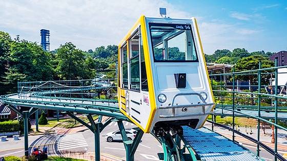 2022년 8월 문을 연 전북 남원시 어현동 춘향테마파크 내 모노레일. 2024년 2월 휴업 이후 운영이 중단됐다. [사진 남원테마파크㈜]