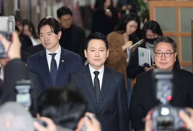 장동혁 국민의힘 대표가 지난 20일 서울 여의도 국회에서 열리는 기자회견을 위해 이동하고 있다. [연합뉴스]