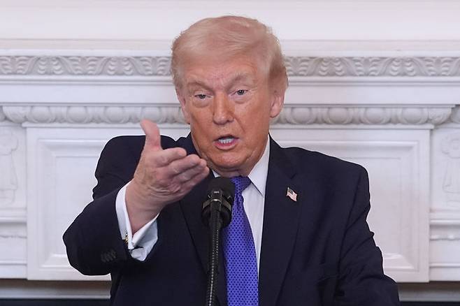 [워싱턴=AP/뉴시스]도널드 트럼프 미국 대통령이 20일(현지 시간) 미 워싱턴DC 백악관에서 전국 주지사 협회와 조찬행사에서 연설하고 있다. 2026.02.21.