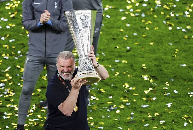 엔제 포스테코글루 전 토트넘 감독이 맨유 사령탑이 되기 위해선 여러 자질을 갖춰야 한다고 말했다. 빌바오｜AP뉴시스