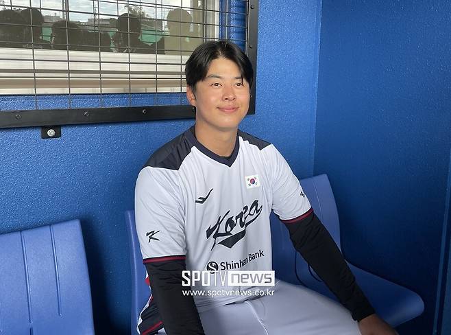 ▲ 노시환. 한화 이글스는 23일 오전 주전 3루수 노시환과 비FA 다년계약 체결을 공식 발표했다. 계약 조건은 2027시즌부터 2037시즌까지 11년이며 옵션 포함 총액은 무려 307억원이다. FA 계약과 비FA 다년계약을 통틀어 KBO리그 역대 최장기이자 최대 규모 계약을 자랑했다.&nbsp;ⓒ최원영 기자