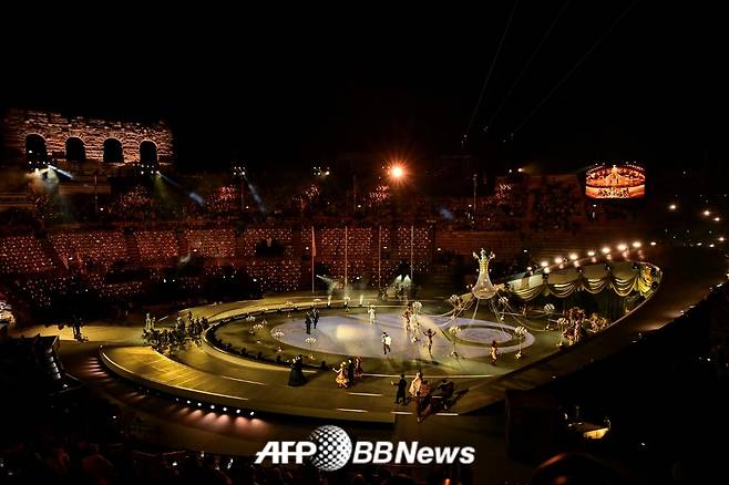 23일(한국 시각) 제25회 밀라노·코르티나담페초 동계 올림픽 폐막식이 열린 이탈리아 베로나 아레나의 모습. /AFPBBNews=뉴스1