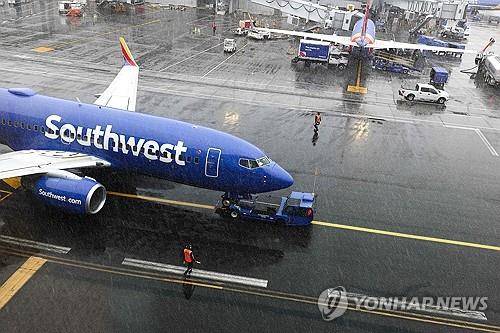 눈폭풍 예보가 내려진 22일 뉴욕시 라과디아 공항 [AFP 연합뉴스 자료사진. 재판매 및 DB 금지]