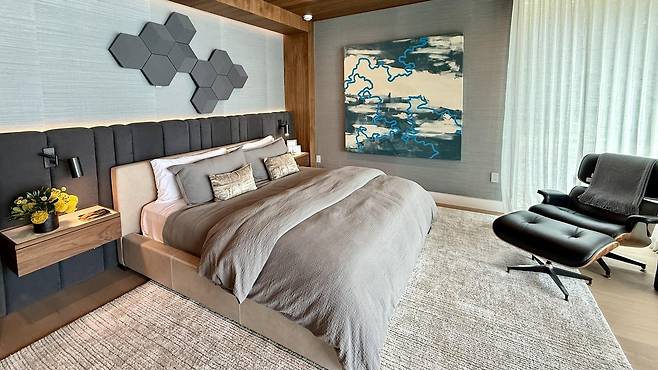 '더 뉴 아메리칸 홈(TNAH) 2026'의 침실 (올랜도=연합뉴스) 이지헌 특파원 = 지난 18일(현지시간) 방문한 미 플로리다주 올랜도시 인근 윈터파크의 '더 뉴 아메리칸 홈(TNAH) 2026'의 2층 침실. 2026.2.22 pan@yna.co.kr