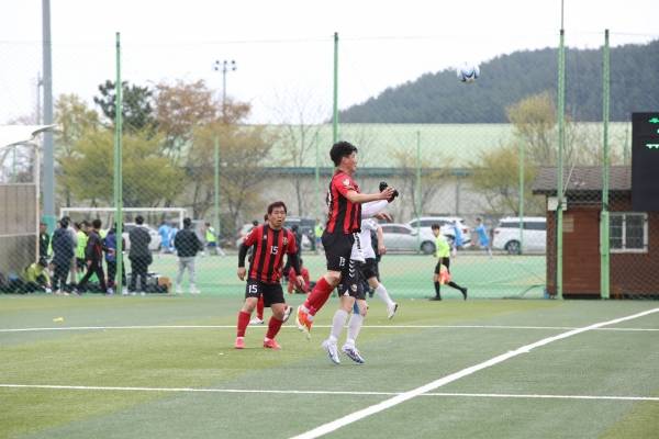 지난해 양덕구장에서 벌어진 포항 읍면동 클럽대항 축구대회 광경. 사진=경북도민일보 DB