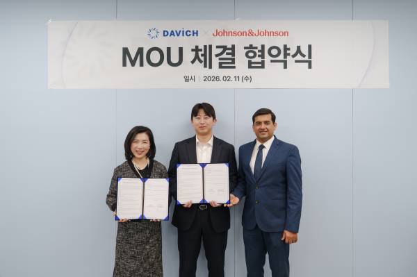 다비치안경이 존슨앤드존슨과 아큐브·AI 기반 디지털 아이케어 확대를 위한 MOU를 체결했다. [제공=다비치안경체인]