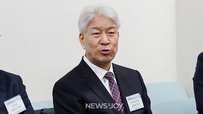 2025년 예장고신 총회에서 김문훈 목사가 부총회장에 당선된 소감을 밝히고 있다. 김 목사는 입장문에서 과거에 사과했지만 다시 죄송하다고 했지만, 제보자들 중 김 목사에게 사과를 받았다고 밝힌 사람은 아무도 없었다. 뉴스앤조이 안디도
