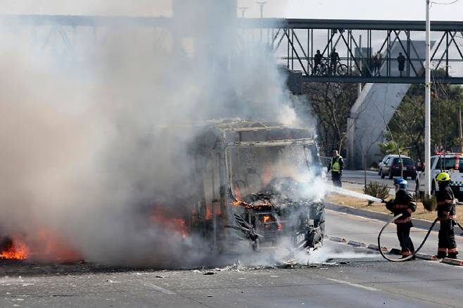 멕시코 할리스코주 자포판. 엘 멘초 사살 이후 방화 등 카르텔 폭력 행위가 늘고 있다. AFP
