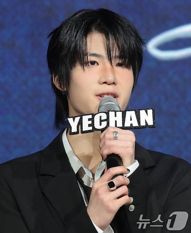 ChoCo1 염예찬이 24일 오후 서울 마포구 쇼킹케이팝센터에서 열린 초코엔터 패밀리 앨범 ‘ChoCo La Familia’ 발매 기념 쇼케이스에서 인사를 하고 있다. 2026.2.24 ⓒ 뉴스1 권현진 기자