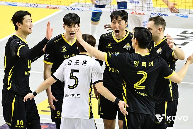 KB손해보험 선수들. 제공 | 한국배구연맹