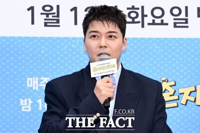 방송인 전현무가 순직 경찰관의 사인을 부적절하게 언급해 논란이 일자 사과했다. /서예원 기자