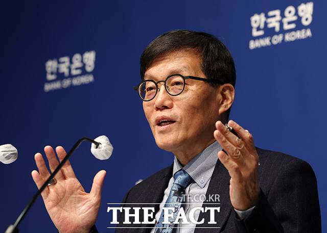 이창용 한국은행 총재가 1월 15일 오전 서울 중구 한국은행에서 열린 통화정책방향 기자간담회에서 취재진 질문에 답하고 있다. /남윤호 기자(현장풀)
