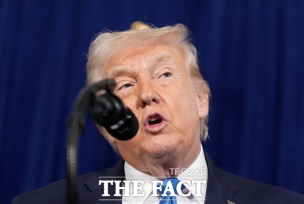 도널드 트럼프 미국 대통령이 연방대법원의 상호관세 무효 판결에도 '무역법 122조'에 따른 '15% 글로벌 관세'를 24일 0시(현지 시간, 한국시간 오후 2시)를 기해 발표했다. /AP·뉴시스