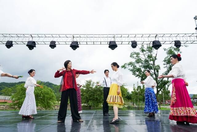 '매드 댄스 오피스'는 염혜란과 최성은이 플라멩코를 배우며 성장하는 이야기를 담았다. /㈜디스테이션