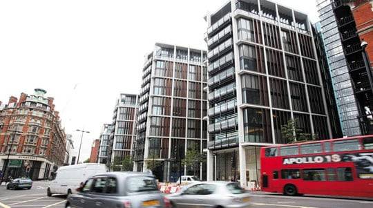 영국 런던 쇼핑가 나이츠브리지에 있는‘원 하이드 파크’아파트. 안전한 투자처로 인식되는 런던 부동산 중에서도 최고급에 속한다.