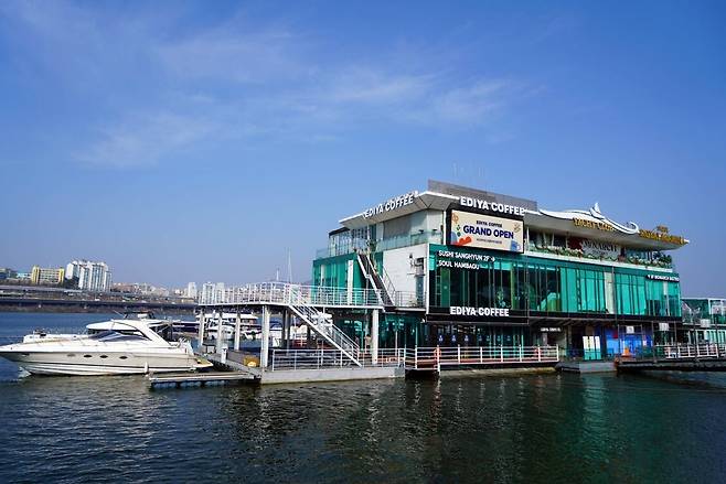 이디야커피 로얄마리나 한강점 전경. /이디야커피 제공