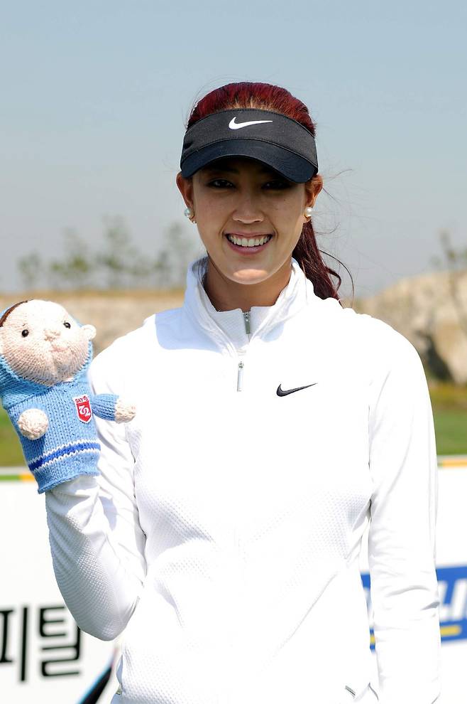 2023년 필드를 떠났던 미국여자프로골프(LPGA)투어 출신 골퍼 미셸 위가 타이거 우즈와 로리 매킬로이가 출범시킬 예정인 여자 가상 현실 골프 대회 여자투모로우골프리그(WTGL)을 통해 복귀할 예정이다. 동아일보 DB