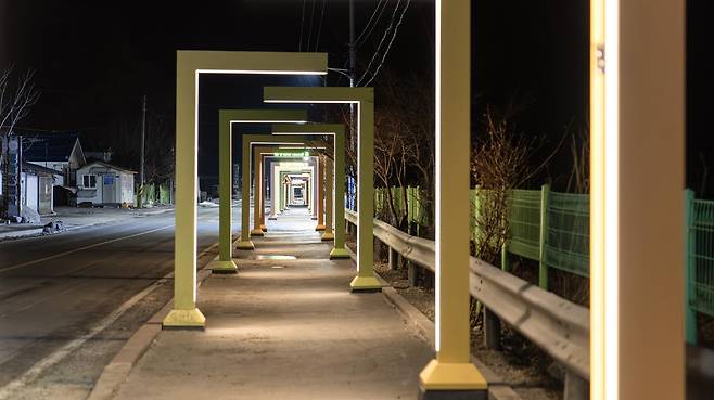 태백시가 하장성 일원에서 관광경관 개선사업을 추진해 비와야폭포 일대에 다양한 포토존과 경관시설이 조성됐다. 태백시 제공