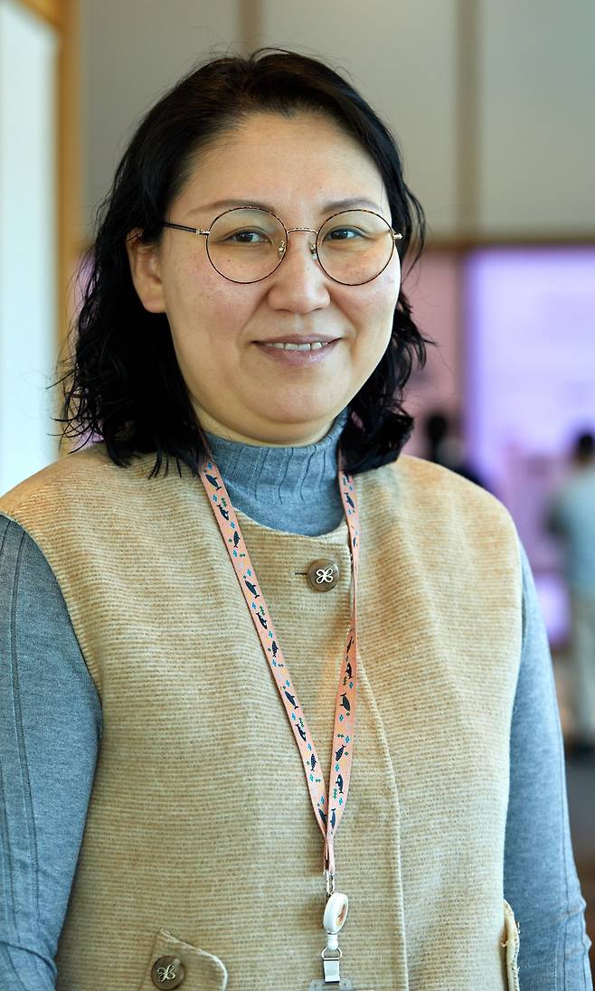 소중 학생기자단을 위해 전쟁 영웅을 넘어 인간 이순신의 내면과 감정, 그리고 시대가 만들어온 상징으로서의 이순신을 입체적으로 설명해준 유새롬 학예사.