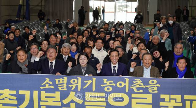 ▲ 우상호 전 청와대 정무수석이 24일 고향인 철원을 방문, 철원종합문화복지센터에서 특별강연을 실시했다. 이재용 기자