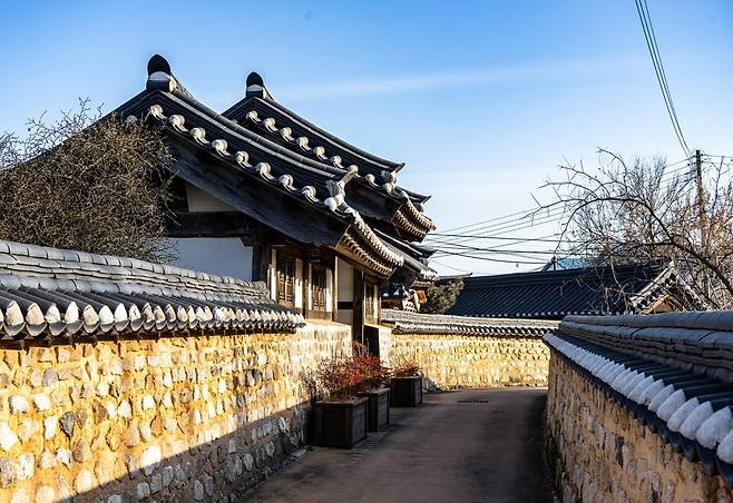 고택과 옛 돌담길이 어우러지는 함라마을 골목길(사진=이효태)