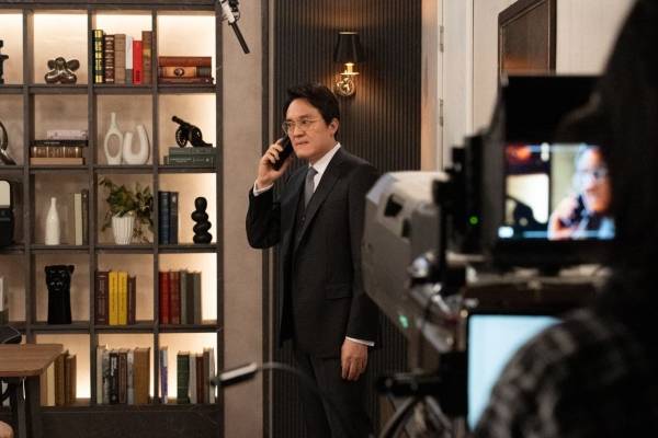 ▲최근 종영한 KBS 2TV 일일극 '친밀한 리플리' 촬영 중인 최종환 배우. 사진=본인 제공