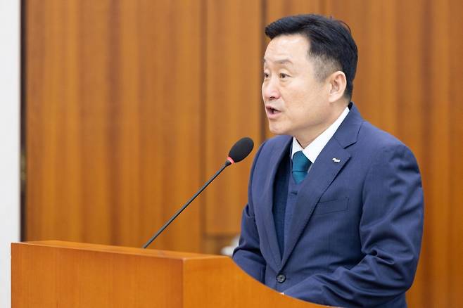 (서울=뉴스1) 이승배 기자 = 10일 서울 여의도 국회에서 열린 제432회국회(임시회) 국토교통위원회 제1차 전체회의에서 최인호 신임 주택도시보증공사 사장이 인사말하고 있다. 2026.2.10/뉴스1  Copyright (C) 뉴스1. All rights reserved. 무단 전재 및 재배포,  AI학습 이용 금지. /사진=(서울=뉴스1) 이승배 기자