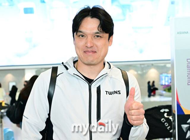 LG 트윈스 박동원이 22일 인천국제공항을 통해 2026시즌 1차 스프링 캠프 참석 차 미국 애리조나로 출국했다./마이데일리