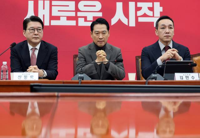 ▲국민의힘 장동혁 대표(가운데)와 신동욱 최고위원(왼쪽). 오른쪽은 김민수 최고위원. ⓒ연합뉴스