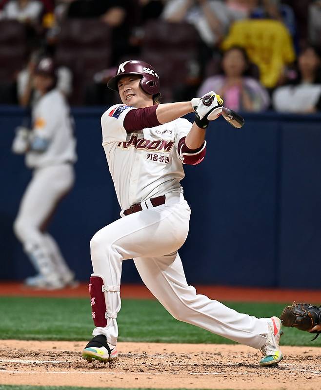 키움 베테랑 이형종은 대만 가오슝 스프링캠프에서 최고의 컨디션을 자랑하며 이번 시즌 기대를 키우고 있다. 스포츠동아 DB