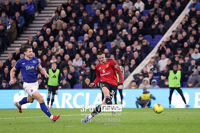 ▲ 캐릭 감독 체제의 순항이 계속되는 가운데 최전방 공격수 세슈코까지 살아나면서 맨유의 공격에 힘이 붙었다. 맨유는 오는 3월 1일 크리스탈 팰리스를 홈으로 불러들여 무패 행진 연장에 도전할 예정이다.