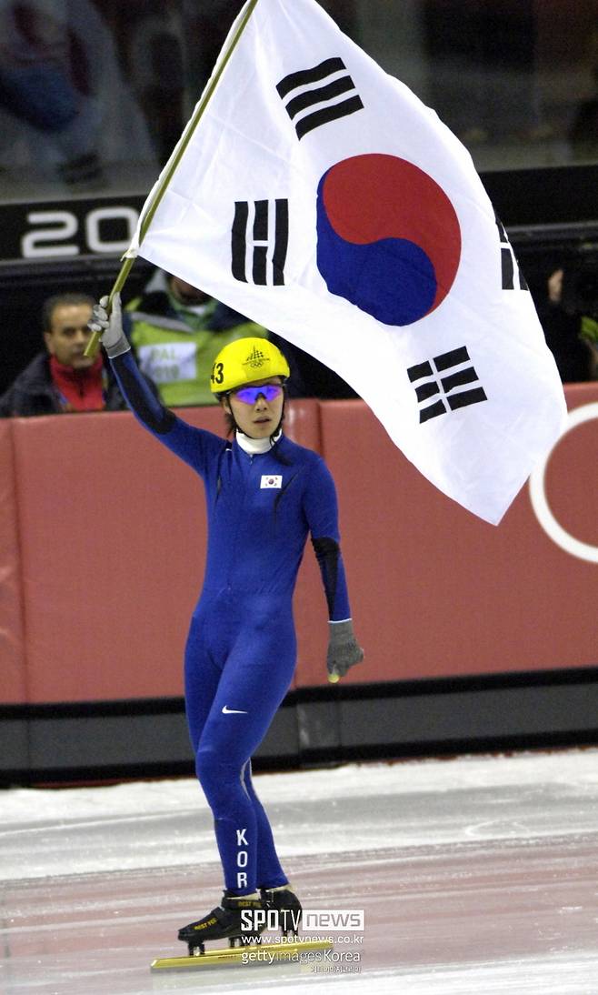 ▲ 2006년 토리노 동계올림픽 3관왕 진선유