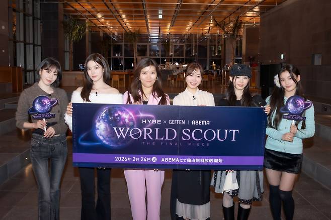 '월드 스카우트: 더 파이널 피스' 스튜디오 패널진 (왼쪽부터) 르세라핌 사쿠라, 카즈하, 히코로히, 사시하라 리노,  아일릿 모카, 이로하 /사진출처 = 아베마
