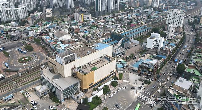 인천시가 2030 동인천역전프로젝트 사업 대상지를 포함한 동인천역 일대를 도시개발사업으로 지구 지정할 예정이라고 밝힌 가운데 인천시 동구 동인천역 일대 전경.정선식기자