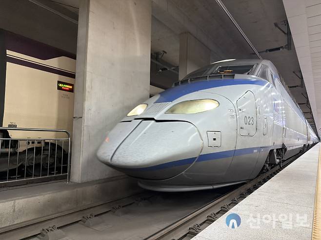 25일 서울 강남구 수서역에 KTX-1 고속열차가 들어오고 있다. [사진=양지영 기자]