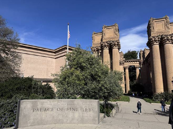 24일(현지시각) 언팩 준비로 한창인 미국 샌프란시스코 '팰리스 오브 파인 아트' 전경. 사진=권하영 기자