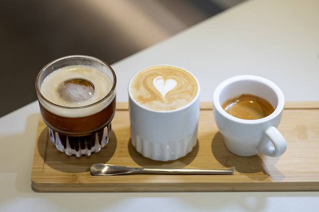 첨가물이 없는 블랙커피라도 하얀 거품 속의 기름 성분이 콜레스테롤 수치를 높일 수 있다. 사진= 게티이미지뱅크