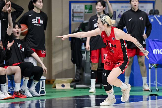 김소니아가 세리머니를 펼치고 있다. 사진 | WKBL