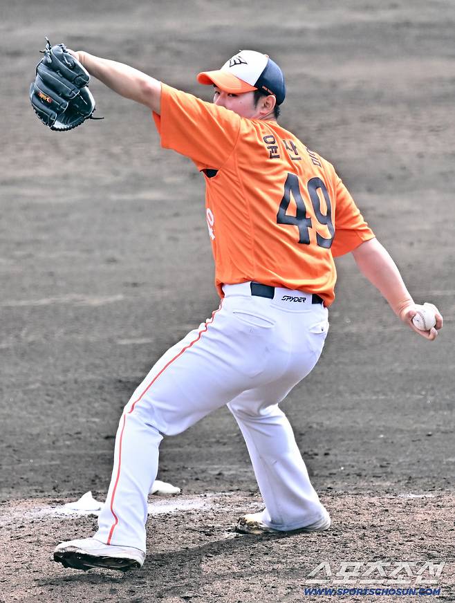 22일 일본 오키나와 니시자키 야구장에서 열린 한화 이글스와 지바 롯데의 연습경기. 한화 윤산흠이 역투하고 있다. 오키나와(일본)=박재만 기자 pjm@sportschosun.com/2026.02.22/