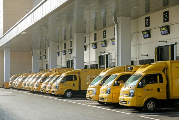 이마트가 본업인 대형마트를 중심으로 체질 개선에 나서면서 수익성을 끌어올렸지만, 편의점과 온라인 등의 사업을 영위하는 주력 자회사들은 역성장에 직면했다. /SSG닷컴
