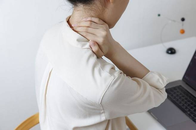 목 통증. 클립아트코리아 제공 (보도와 연관없음)